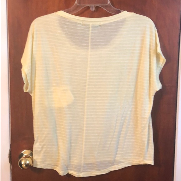 KNIT YELLOW T-SHIRT- ADORB WITH JEAN SHORTS 👖 - Picture 4 of 4